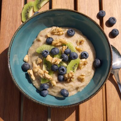 Kiwi and Blueberry Morning Oatmeal