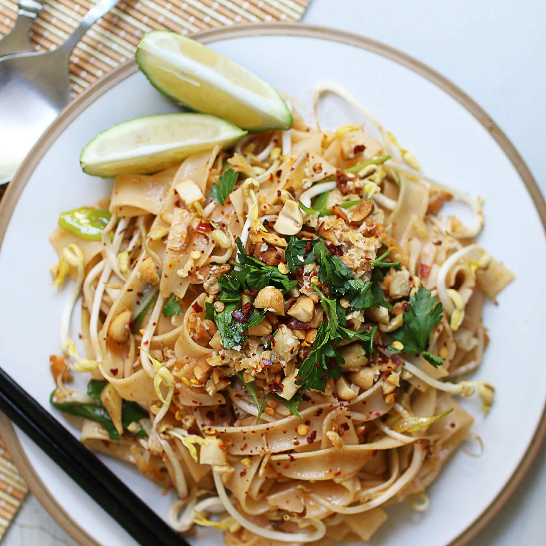 Pad Thai with Oyster Mushrooms Vegan Meal Plans with Veahero
