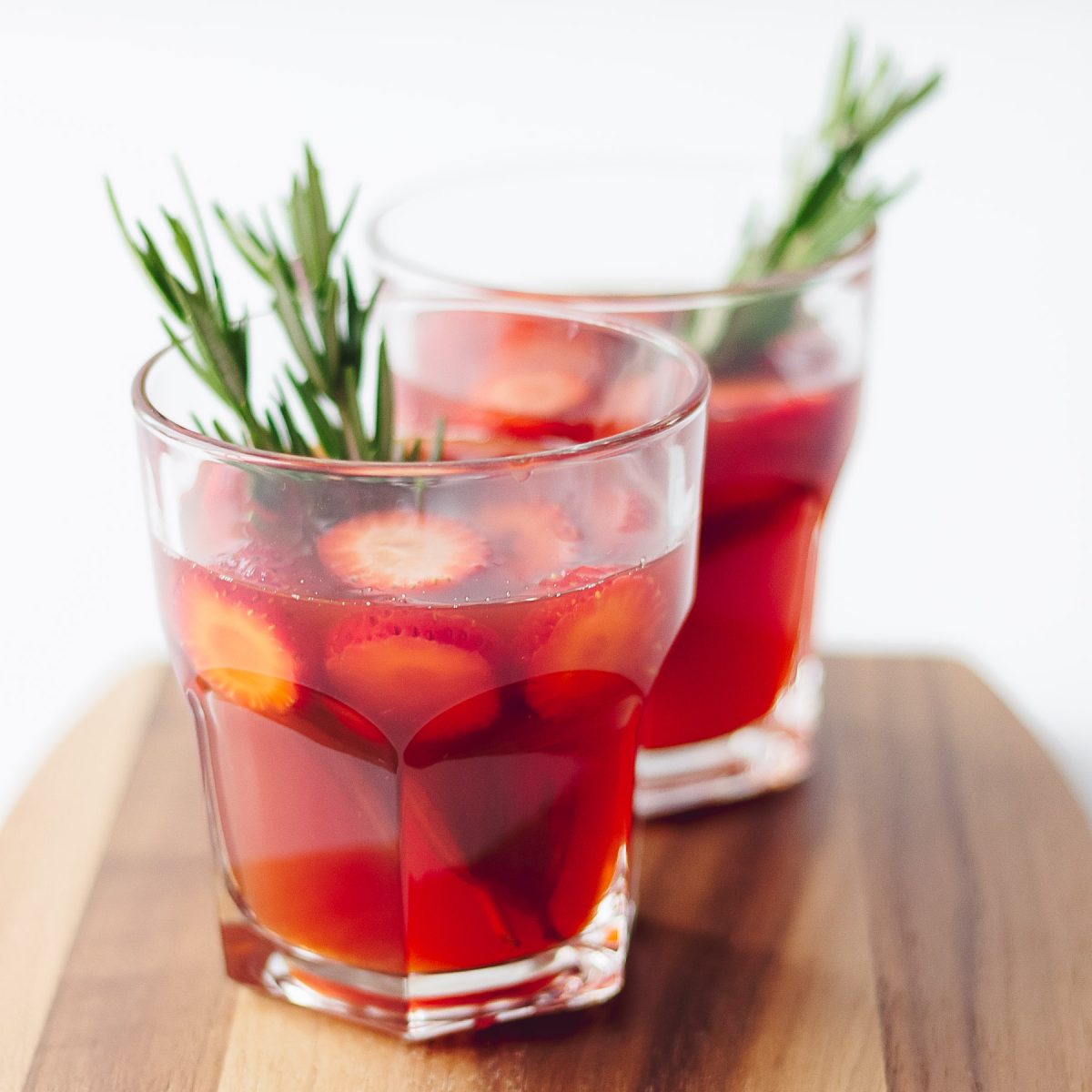 Strawberry Rosemary Rooibos Iced Tea Vegan Meal Plans with Veahero