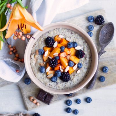 Vanilla Flavoured Protein Oatmeal with Persimmon